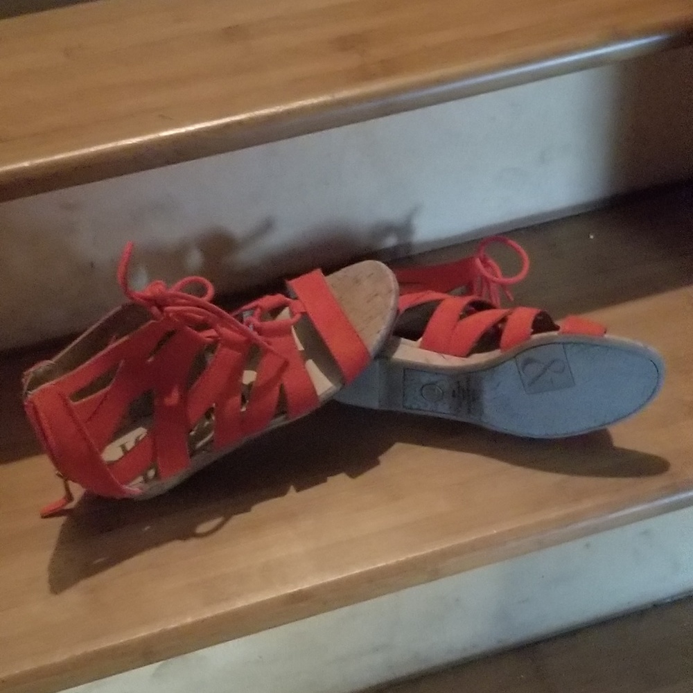 Red sandals - Picture 3 of 5
